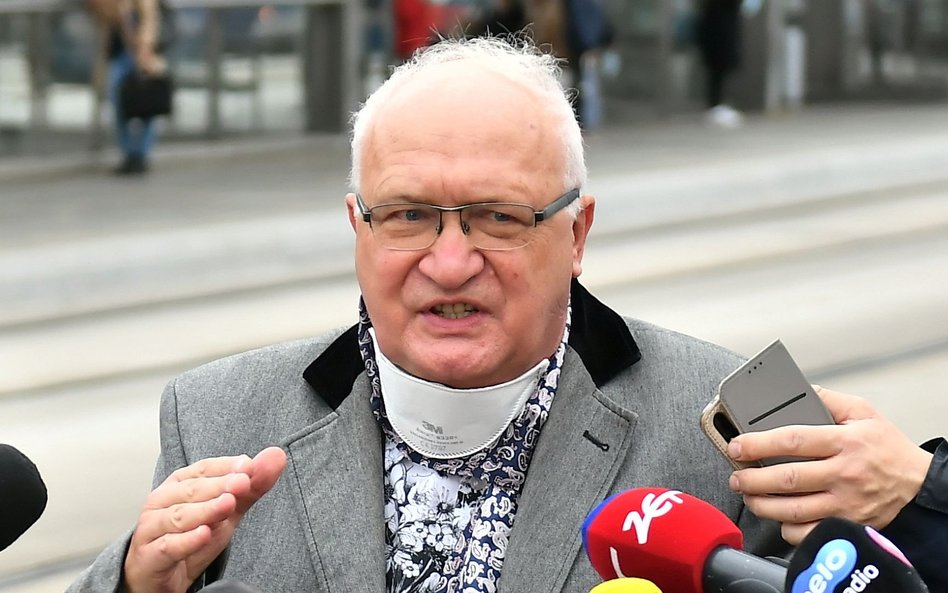 Prof. Simon: Mamy dwa, trzy miesiące względnego spokoju