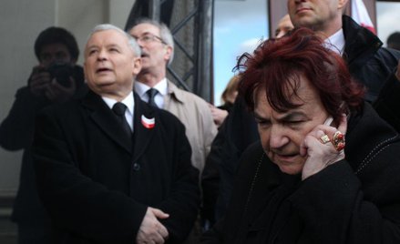 Jadwiga Gosiewska w towarzystwie Jarosława Kaczyńskiego podczas obw pierwszej rocznicy katastrofy sm