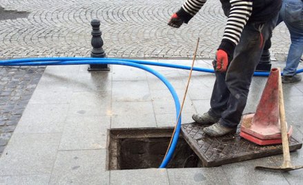 Mniej ludzi do budowy sieci