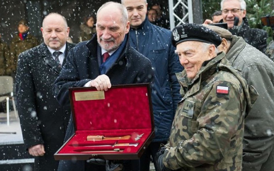 Macierewicz: TVP Info przypisuje mój sukces Morawieckiemu