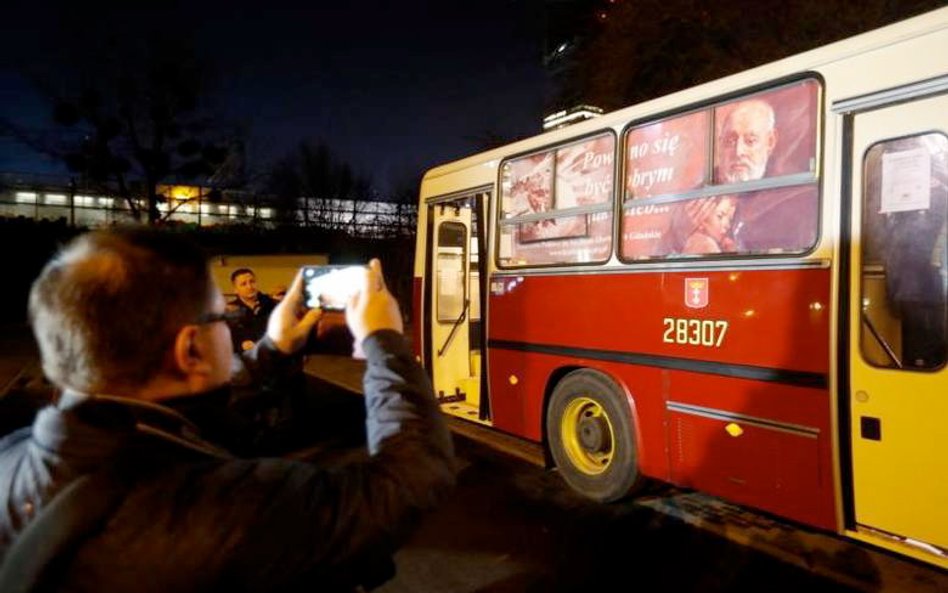 Po Gdańsku jeździ autobus, w którym pomoc uzyskać mogą osoby bezdomne.