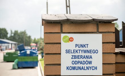 Punkt Selektywnego Zbierania Odpadów Komunalnych (PSZOK) w Lublinie. Mieszkańcy mogą tu samodzielnie