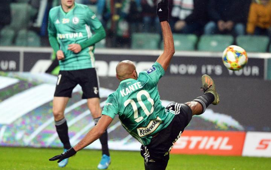 Jose Kante (na pierwszym planie) strzelił jednego gola, a Jarosław Niezgoda (w tle) dorzucił dwie br
