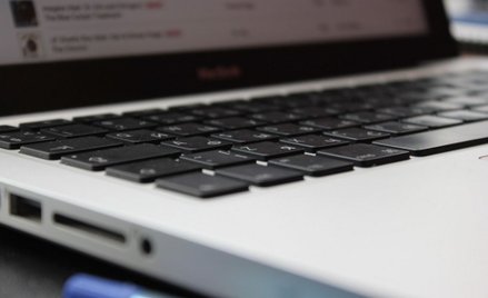 Brytyjski parlament: 160 razy dziennie na strony porno