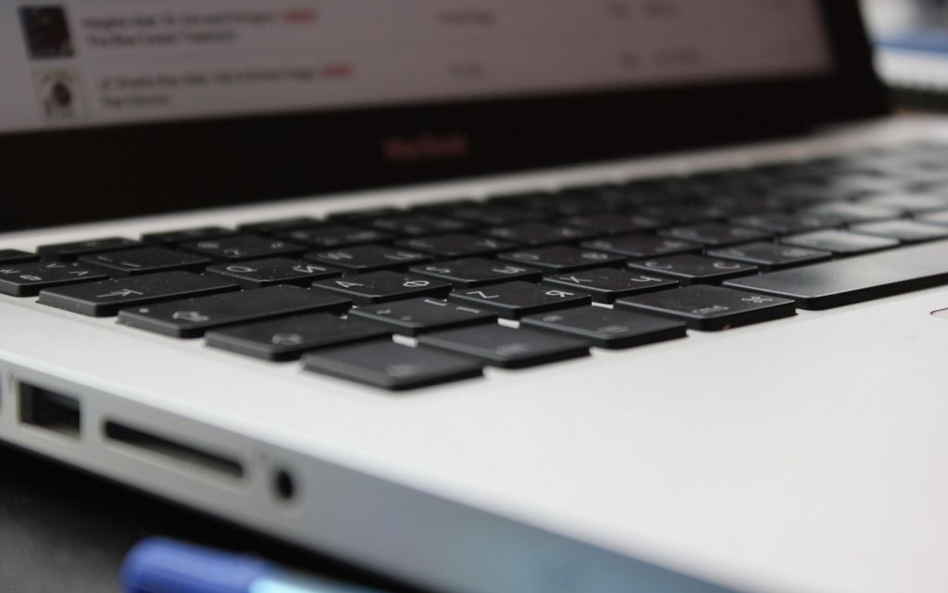 Brytyjski parlament: 160 razy dziennie na strony porno