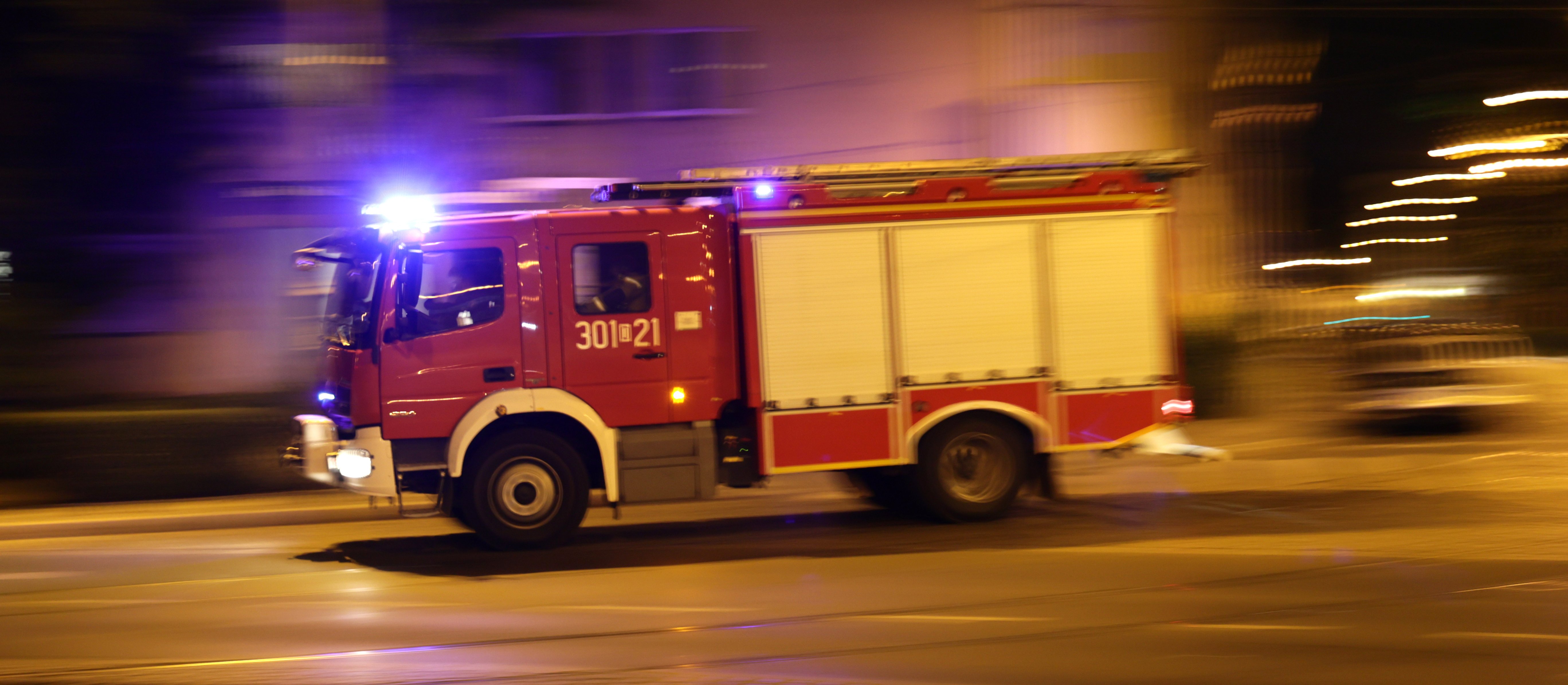 Pożar w galerii handlowej w Poznaniu. Ogień objął znaczną część dachu