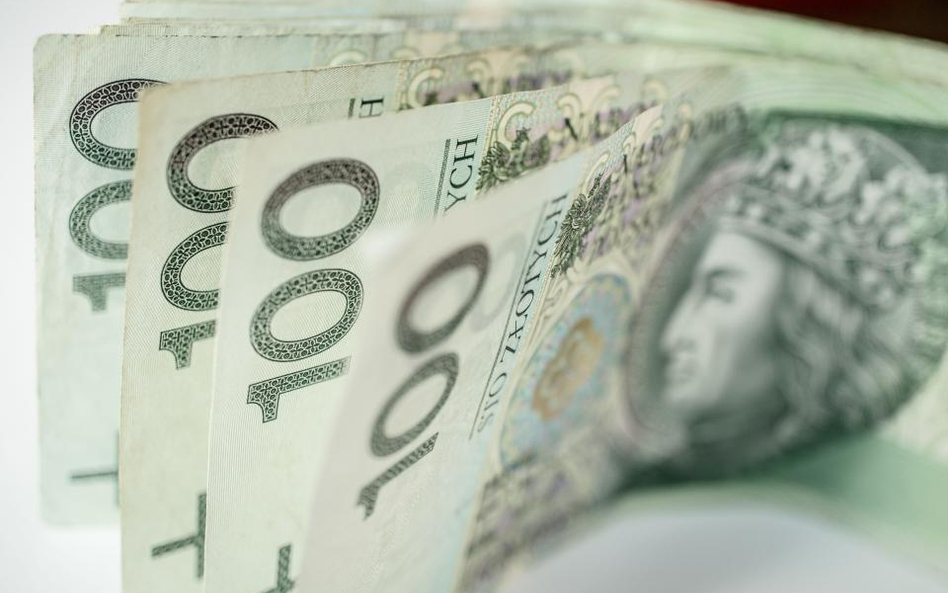 Pensja na rachunek bankowy pracownika stanie się zasadą. Gotówka tylko na wniosek