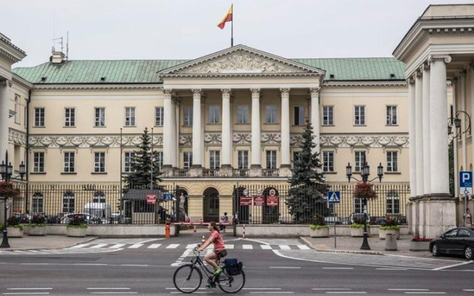 W Warszawie blisko 4 tys. nauczycieli pracuje w wymiarze ponad 1,5 etatu