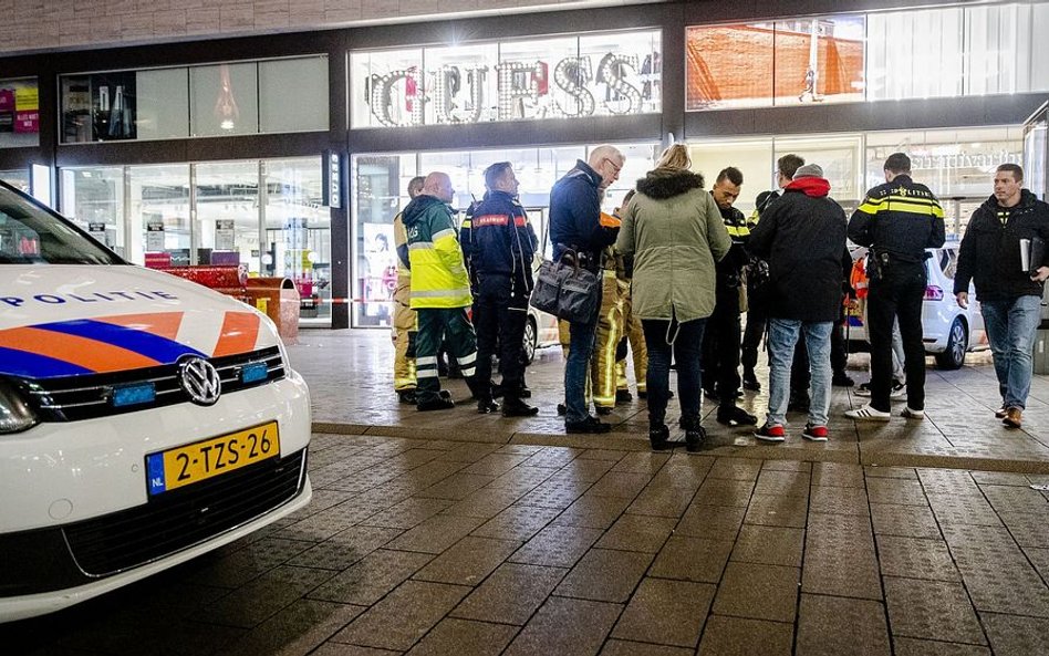 Atak nożownika w Hadze. Trzech rannych, sprawca poszukiwany