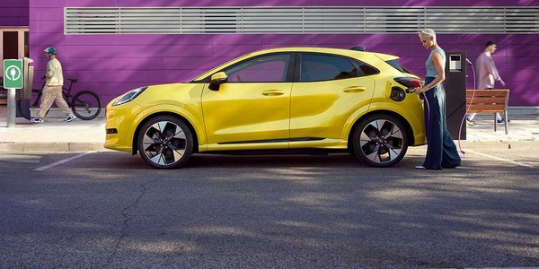 Brytyjczycy wprowadzają podatek drogowy dla elektrycznych aut