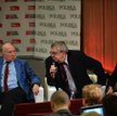 Prof. Mirosław Wysocki, (z lewej) i prof. Waldemar Halota przekonywali o realności zagrożenia wiruse