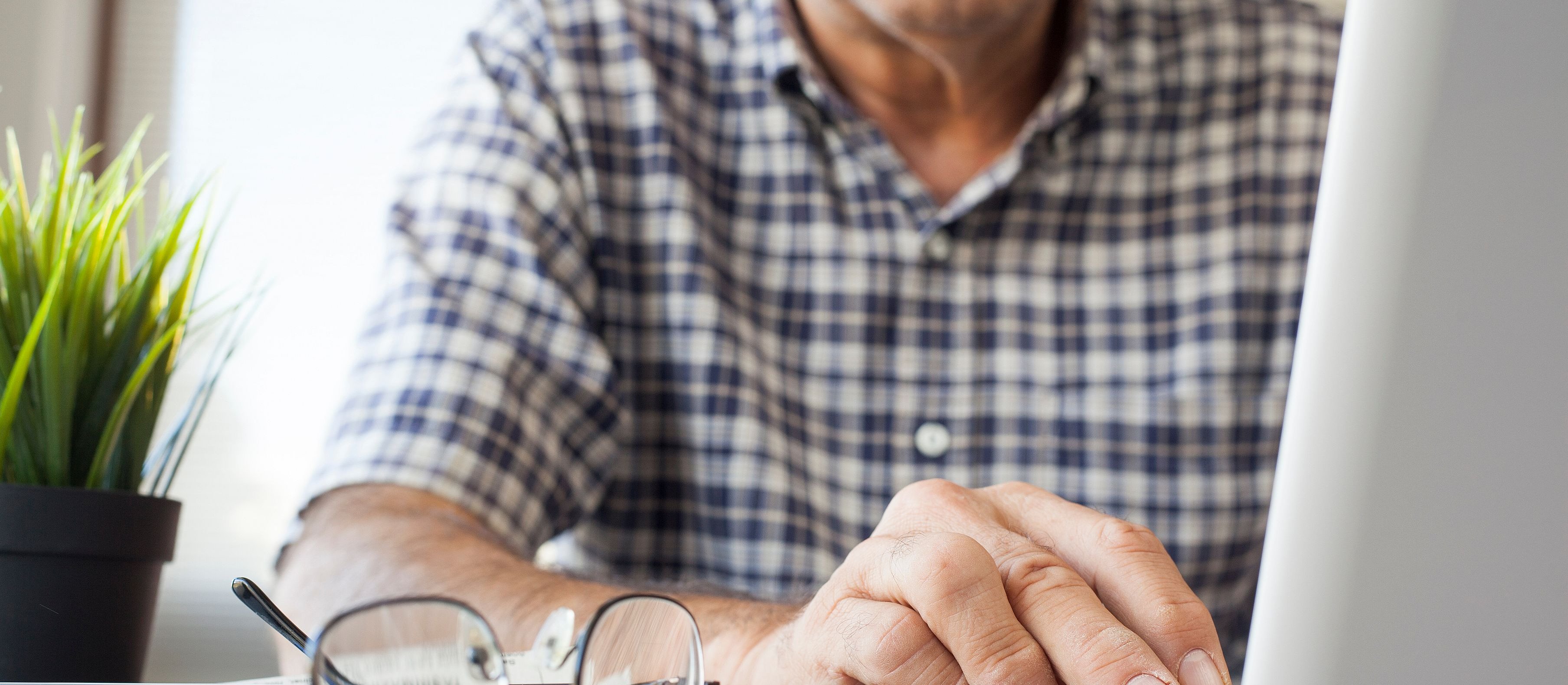 Rosną długi seniorów. Coraz więcej z nich pracuje po osiągnięciu wieku emerytalnego