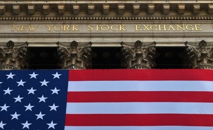 Lockdowny i czeki wzmocniły giełdę w USA