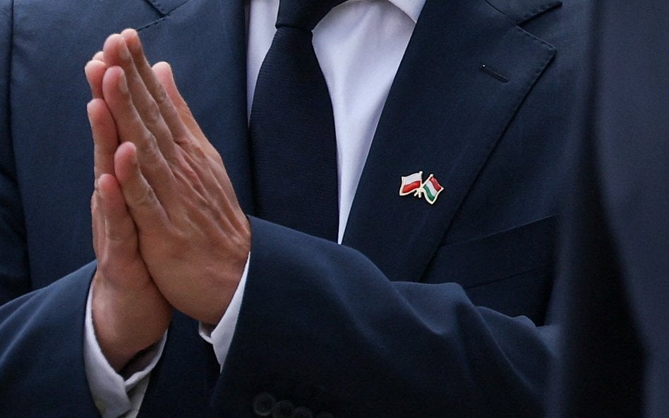 Péter Magyar przywozi do Warszawy pół tuzina ministrów, by podnieść rangę i podkreślić przełomowe zn