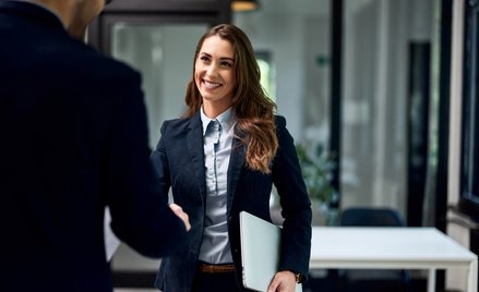 Badania psychologiczne dowodzą, że wygląd nie tylko wpływa na pierwsze wrażenie, ale potrafi zdomino