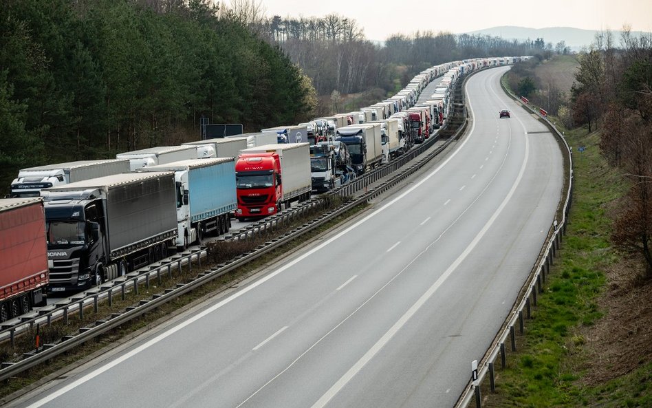 Koronawirus: Kierowcy nie muszą wypełniać karty lokalizacyjnej na granicy