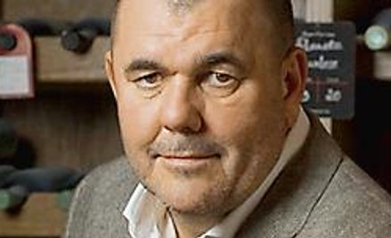 Jerzy Mazgaj, prezes zarządu Delikatesów Alma miłośnik cygar, dobrych trunków i wybornej kuchni