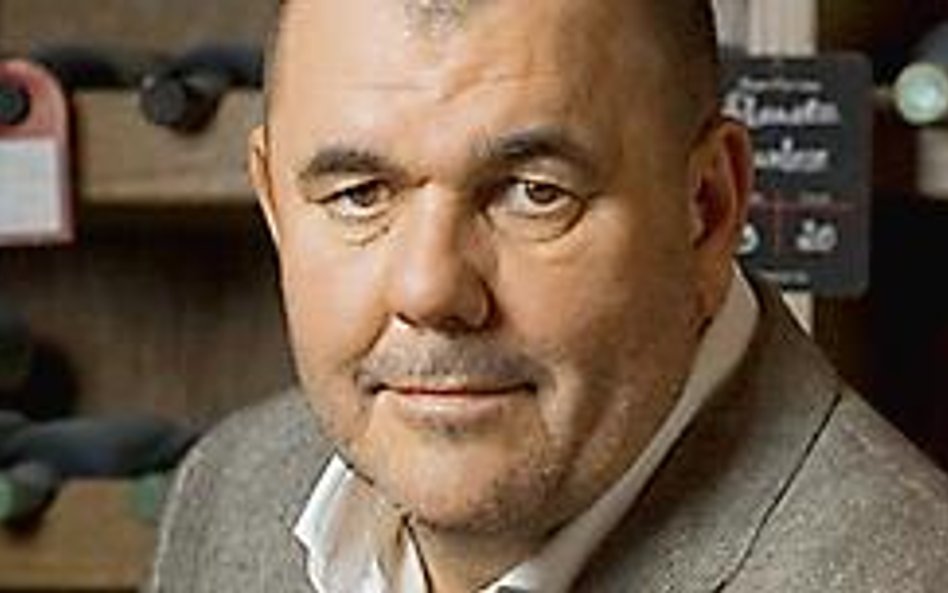 Jerzy Mazgaj, prezes zarządu Delikatesów Alma miłośnik cygar, dobrych trunków i wybornej kuchni