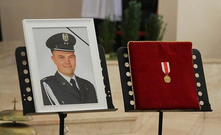 Błaszczak pośmiertnie awansował pilota MiG-a 29