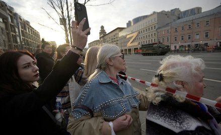 Sondaż: 74 procent Rosjan popiera działania rosyjskiej armii na Ukrainie