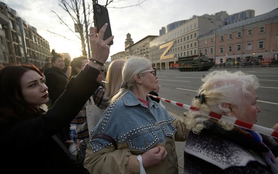 Sondaż: 74 procent Rosjan popiera działania rosyjskiej armii na Ukrainie