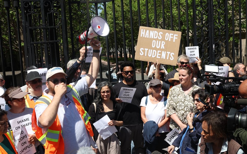 Na uniwerytecie w Nowym Jorku odbywają się protesty w obronie zatrzymanych studentów