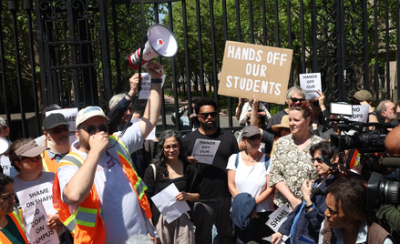 Na uniwerytecie w Nowym Jorku odbywają się protesty w obronie zatrzymanych studentów