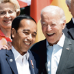 Twarzą indonezyjskiego gospodarczego cudu jest prezydent Joko Widodo (z lewej). Pomimo ponad ośmiu l