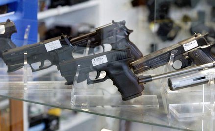 Przedsiębiorca, który chce uzyskać pozwolenie na prowadzenie sklepu z bronią, musi spełniać ustawowe