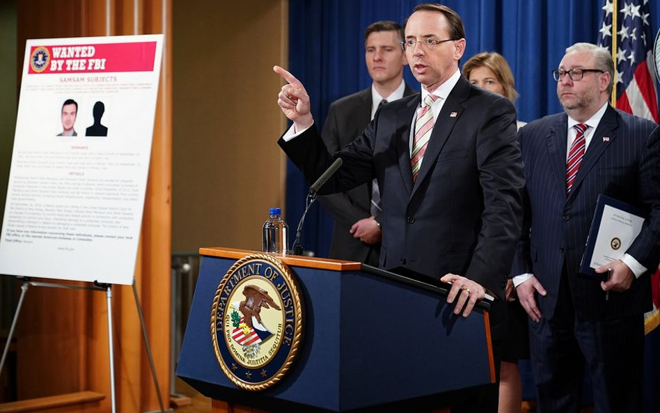 Rod Rosenstein na konferencji informującej o oskarżeniu