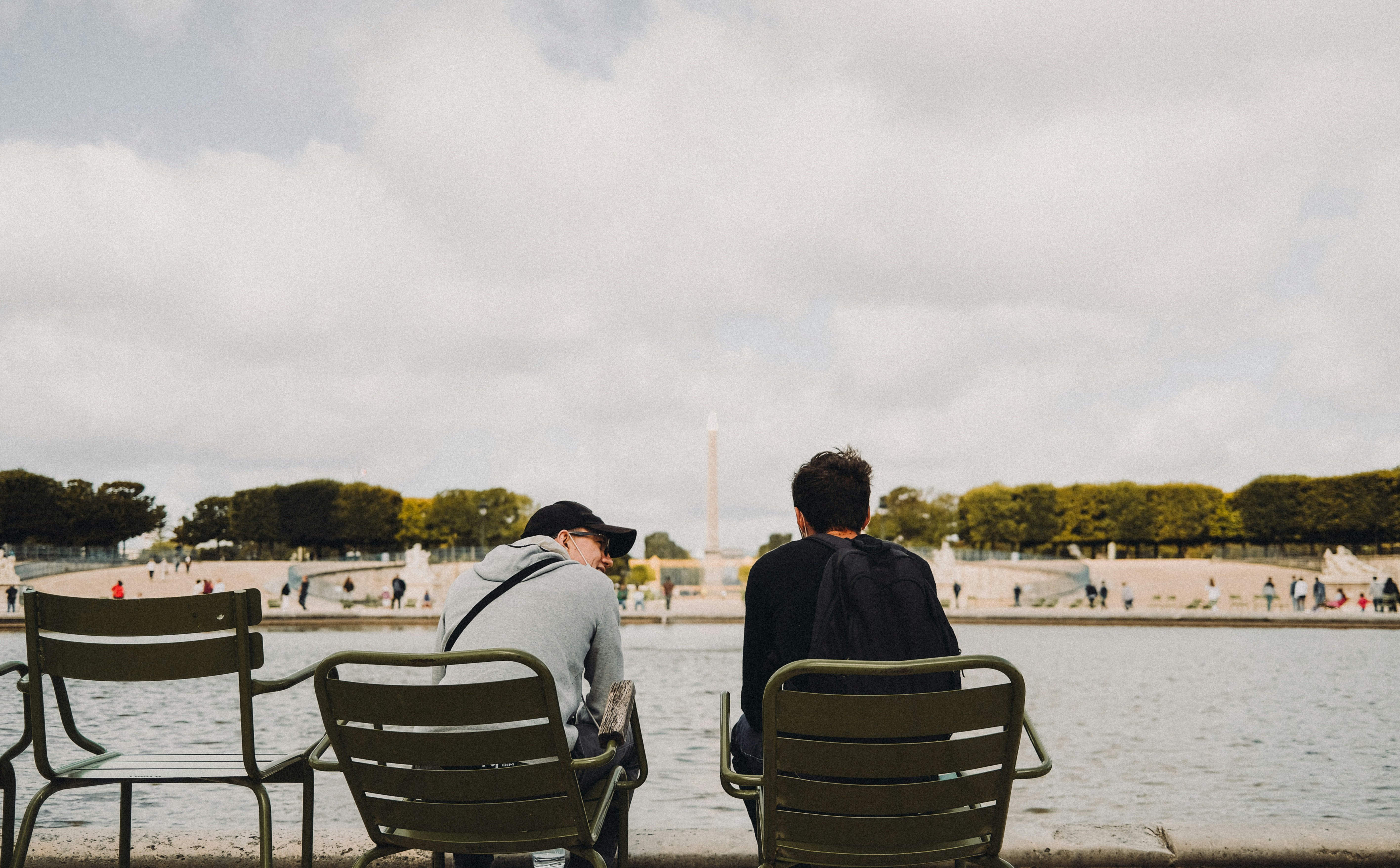 Młodzi ludzie stawiają na „detoks dla duszy”. To odpowiedź na nadmiar bodźców