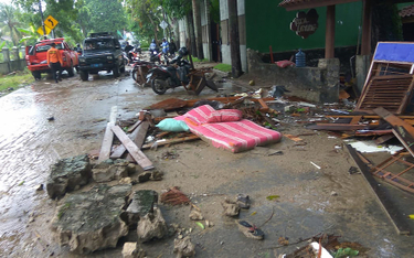 Już 222 ofiar śmiertelnych tsunami w Indonezji