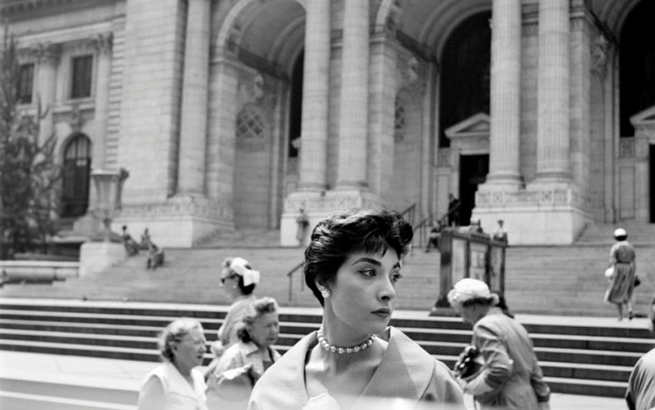 Woman Hat New York Public Library; Vivian Maier - Maloof Collection; ©Ravine Pictures, LLC 2013