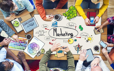 Reklama w internecie a VAT: Jak rozliczać usługi marketingowe w sieci