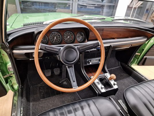 Zielone nadwozie dopieszczono i na nowo polakierowano.