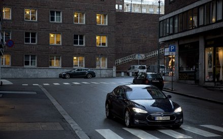Tesla na ulicy Oslo