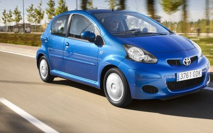 Podium w kategorii najmniejszych samochodów zdominowała produkcja japońska. Najlepiej wypadła Toyota