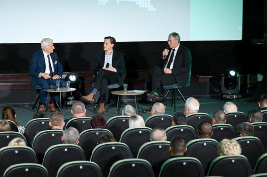 W debacie „Jaka przyszłość samorządu” udział wzięli: prof. Jerzy Buzek (z lewej) i prof. Mikołaj Lew