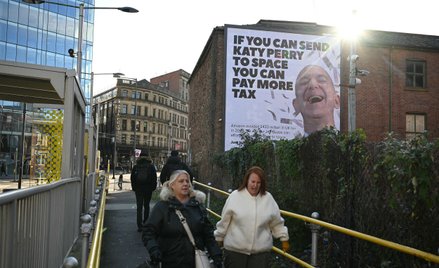 Plakat stworzony przez grupę kampanii politycznej „Wszyscy nienawidzą Elona”, przedstawiający wizeru