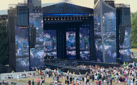 Specjalnie na imprezę przygotowano wielką scenę