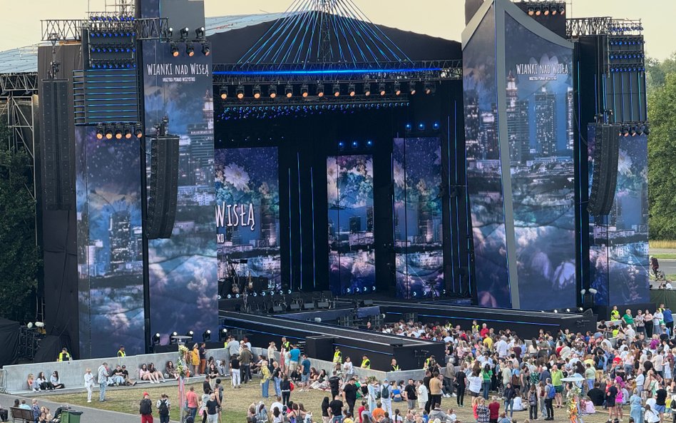 Specjalnie na imprezę przygotowano wielką scenę