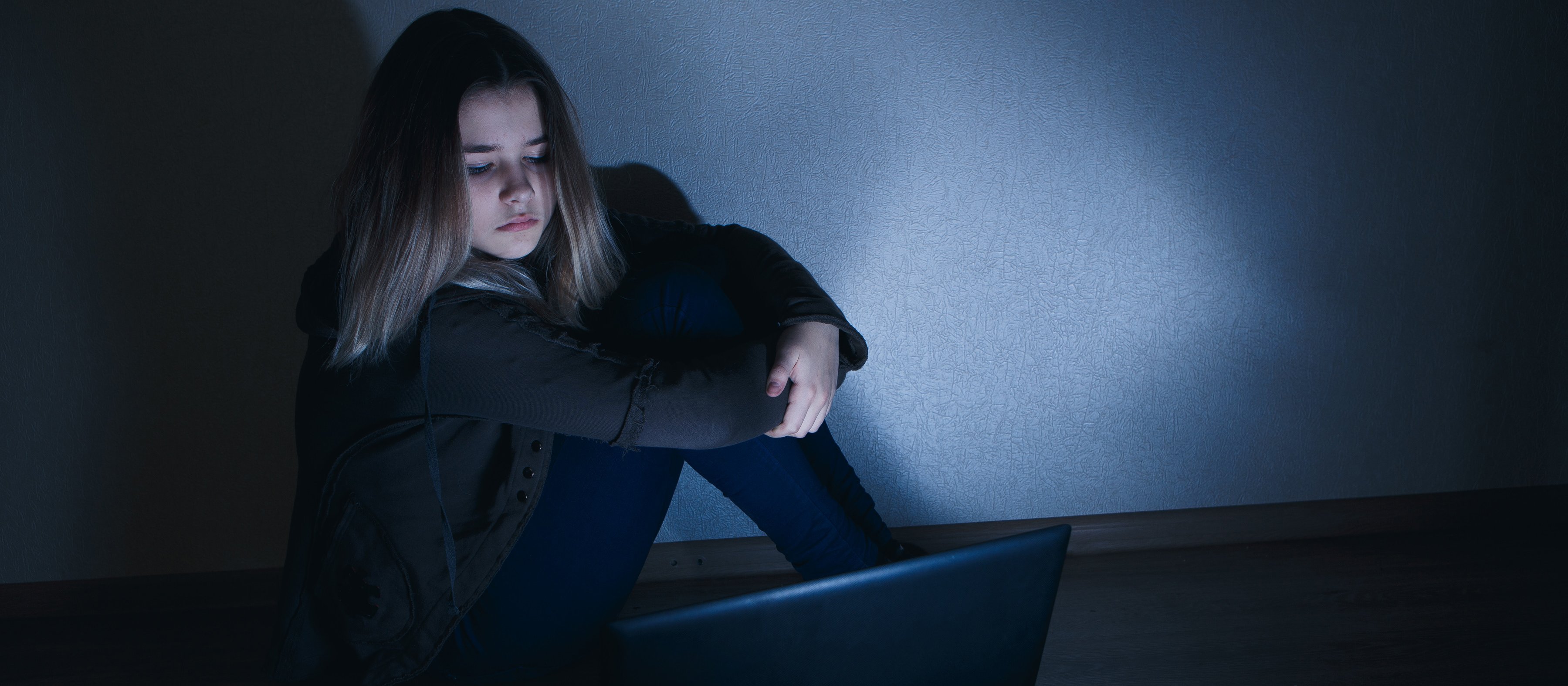 Niechciane intymne zdjęcia, filmiki, deepfake. Cyberprzemoc uderza w kobiety z wielu stron