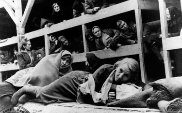 Zdjęcie z rosyjskiego filmu o wyzwoleniu Auschwitz, luty, 1945 r. Żołnierze I Frontu Ukraińskiego wk