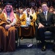 Elon Musk i następ tronu i premier Arabii Saudyjskiej, Mohammed bin Salman, podczas przemówienia Don