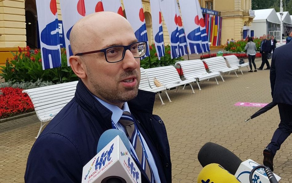 Krzysztof Łapiński: PiS powinno bronić Morawieckiego. Brak strategii
