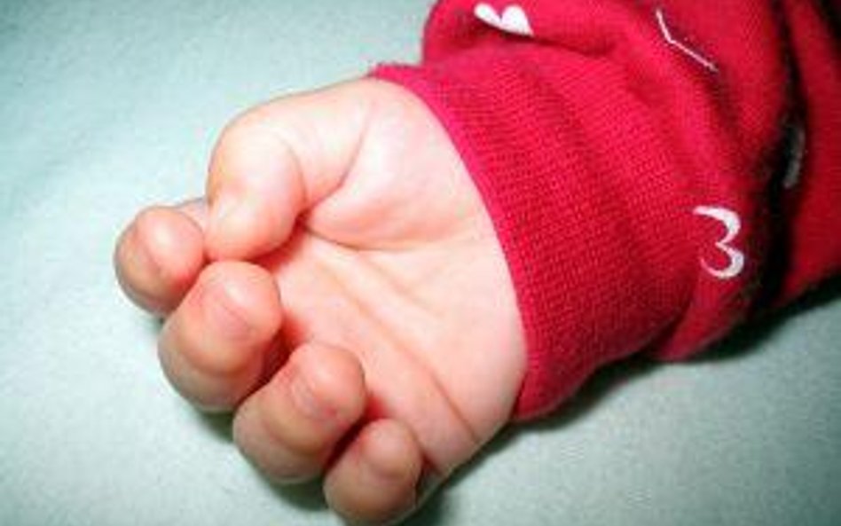Uprawnienia mają też adopcyjni rodzice