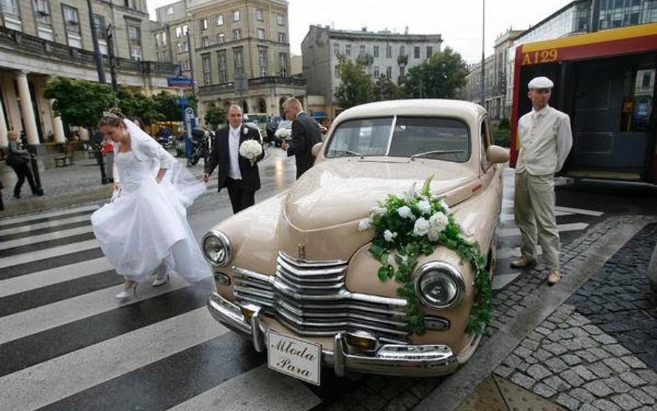 Zwolnienie szofera bez prawa jazdy