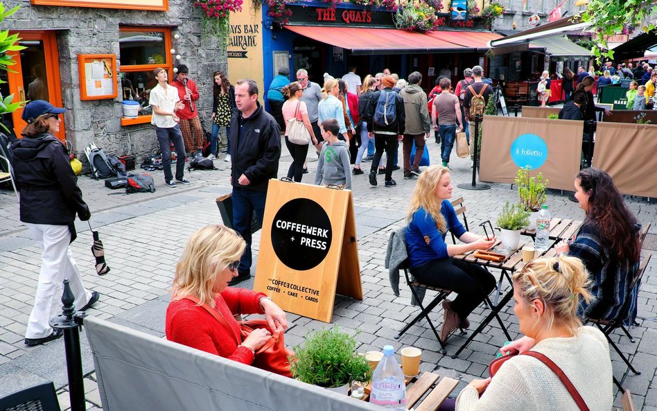 Irlandia może zamknąć puby i restauracje dla niezaszczepionych