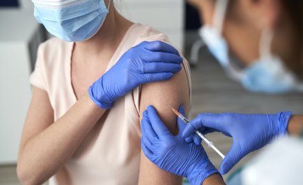 Koronawirus w Polsce. Kto może zarejestrować się na szczepienie od 12 kwietnia?