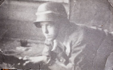 Waldemar Nowakowski, najmłodszy powstaniec 1944. Reprodukcja zdjęcia